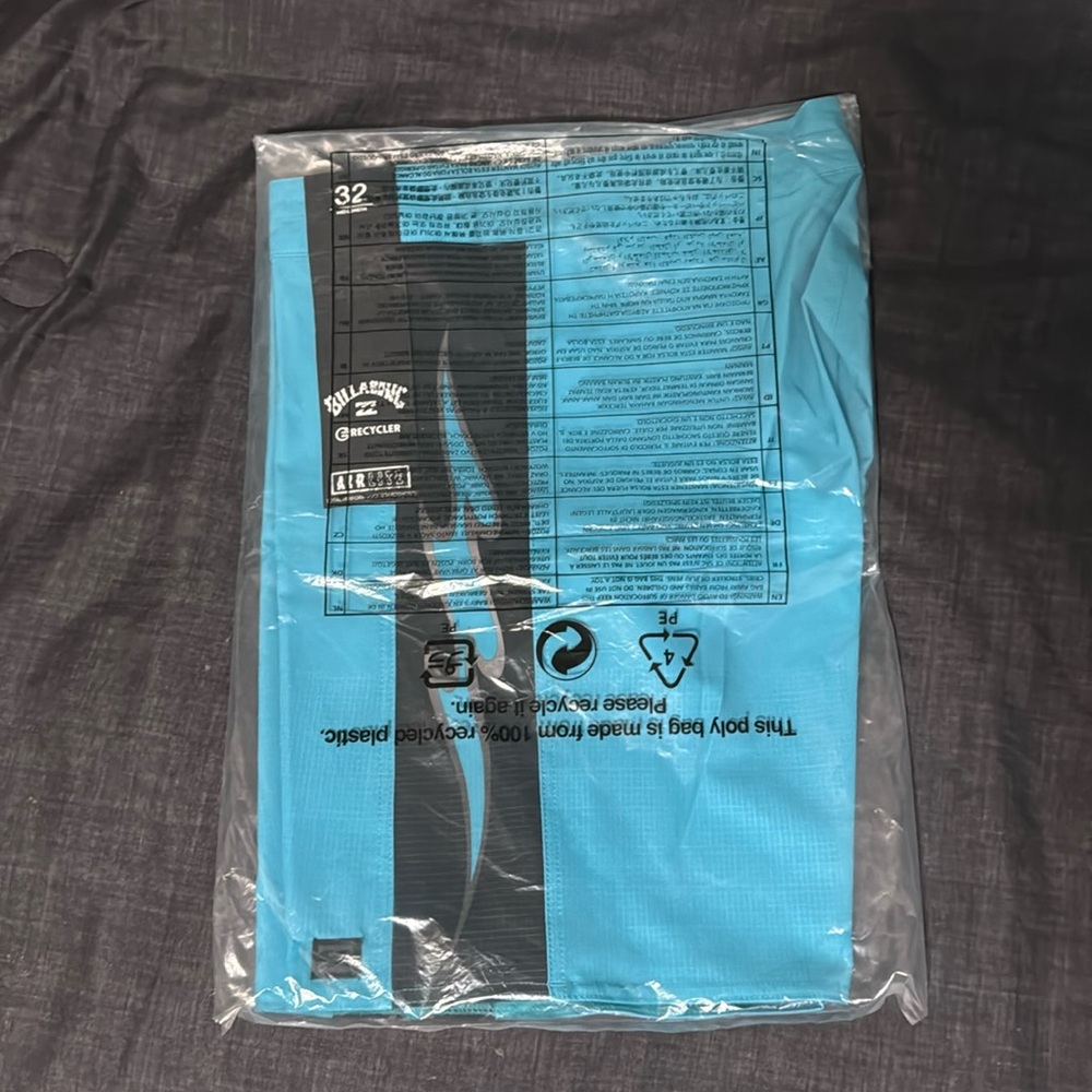 NWT Billabong S Bah Airlite size 32 boardshorts